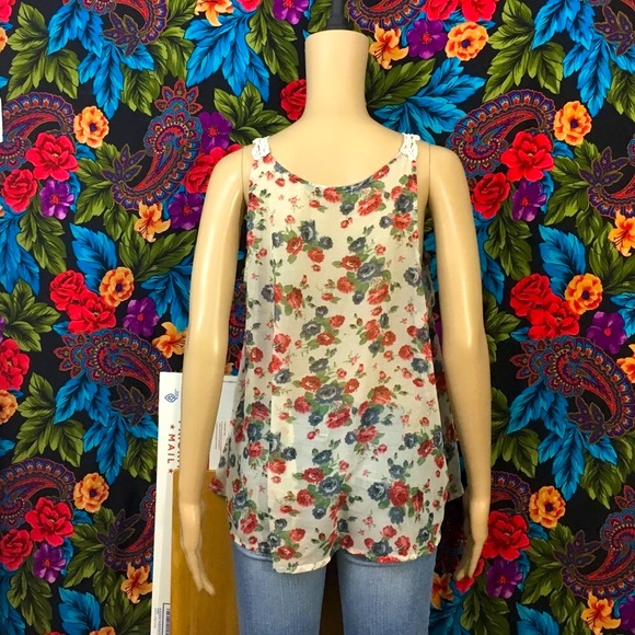 WOMEN’S LIGHT FLORAL TOP WOMENS SIZE LARGE SHIRT FRILLY - Picture 3 of 3